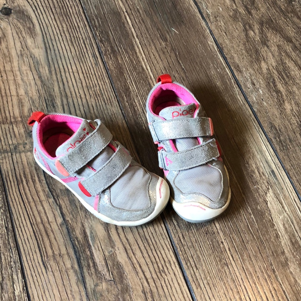 Silver Plae tennis shoes